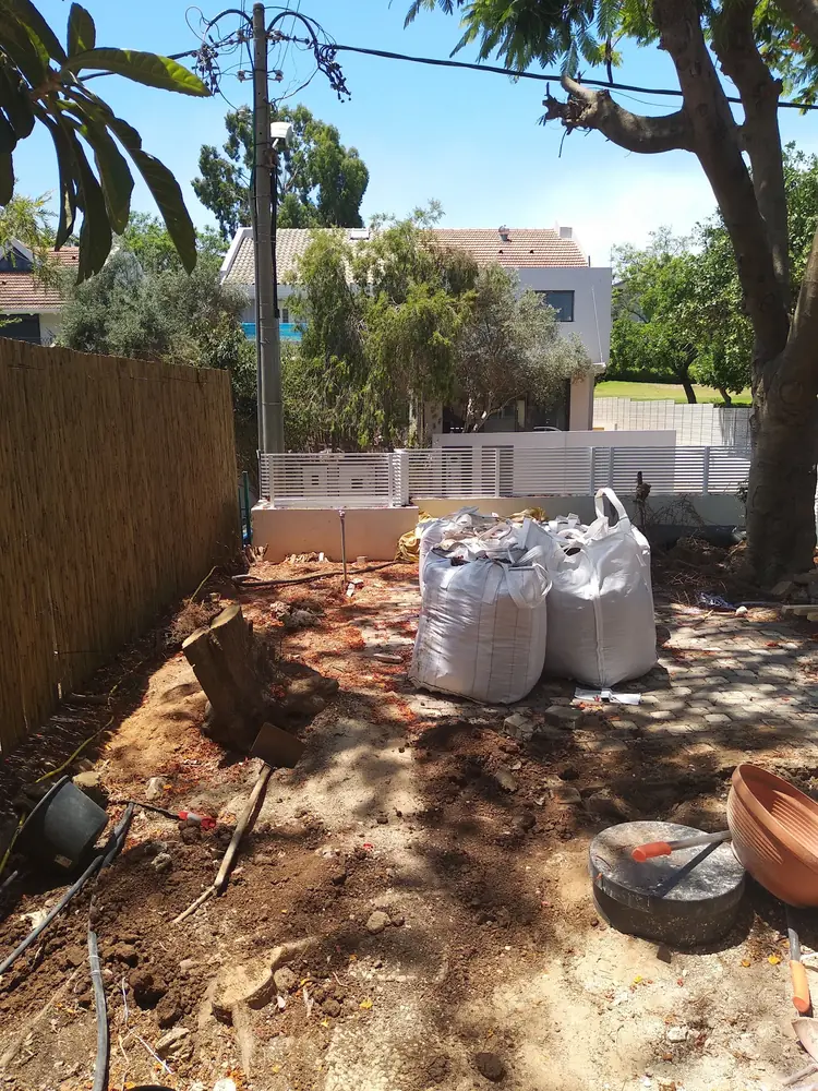 פינוי השטח והבאת חומרים